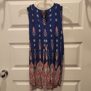 Renee C. Maternity top. Loose fit. Blue background with pattern. Size small.